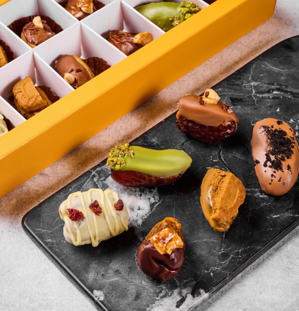 Customized assorted dates (12 pieces)
